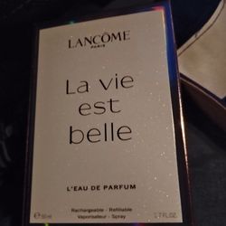 Lancome Paris   La  Vie Est be belle