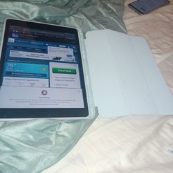 BRAND NEW APPLE IPAD!!! WITH 256GB