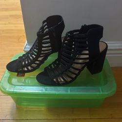 Black Shoes Size 7 Use 1 Time Only. Like New