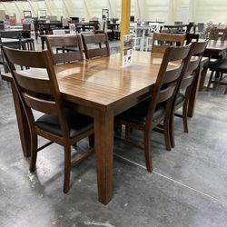 7 Pc Dining Table  New In A Box. 1 Table - 6 Chairs.  💢  Comedor De 7 Piezas Nuevo En Caja 1 Mesa 6 Sillas 