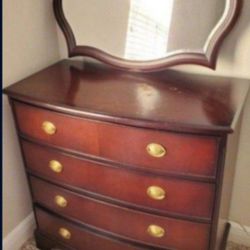 Bombay Company 4 Drawer Dresser And Mirror