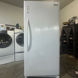 21 cubes Frigidaire freezer
