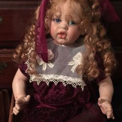 This is a beautiful FAYZAH SPANOS "ROSE" DOLL in great condition. It is a 1996 limited edition She is 27" tall vinyl doll Rose.