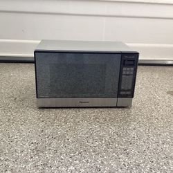 Panasonic Inverter Microwave NN-SN686S - 360 Degree Rotating Plate For Even Cooking - Clean And Light Use