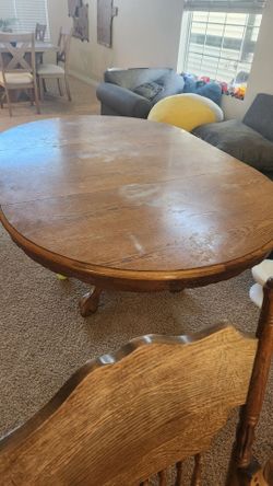 Oak dinning table and chairs