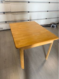 Sturdy table 36” x 48” expandable to 60”