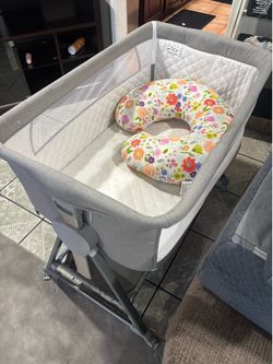 Co sleeper bassinet and boppy