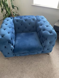 Tufted Oversized Chair