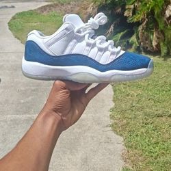 Jordan 11 Low.  6y