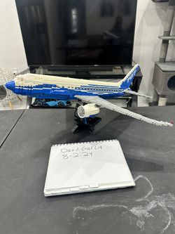 Lego Being Dreamliner 