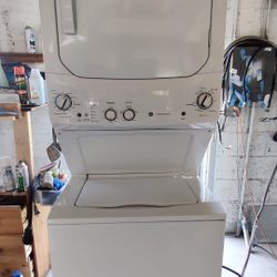 24” GE STACKABLE WASHER & DRYER COMBO