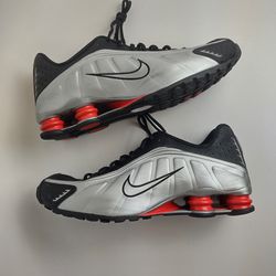 Nike Shoe R4 Low