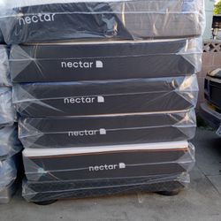 Nectar Mattress.    Nectar Premier Queen Size -13" Thick  Memory Foam 