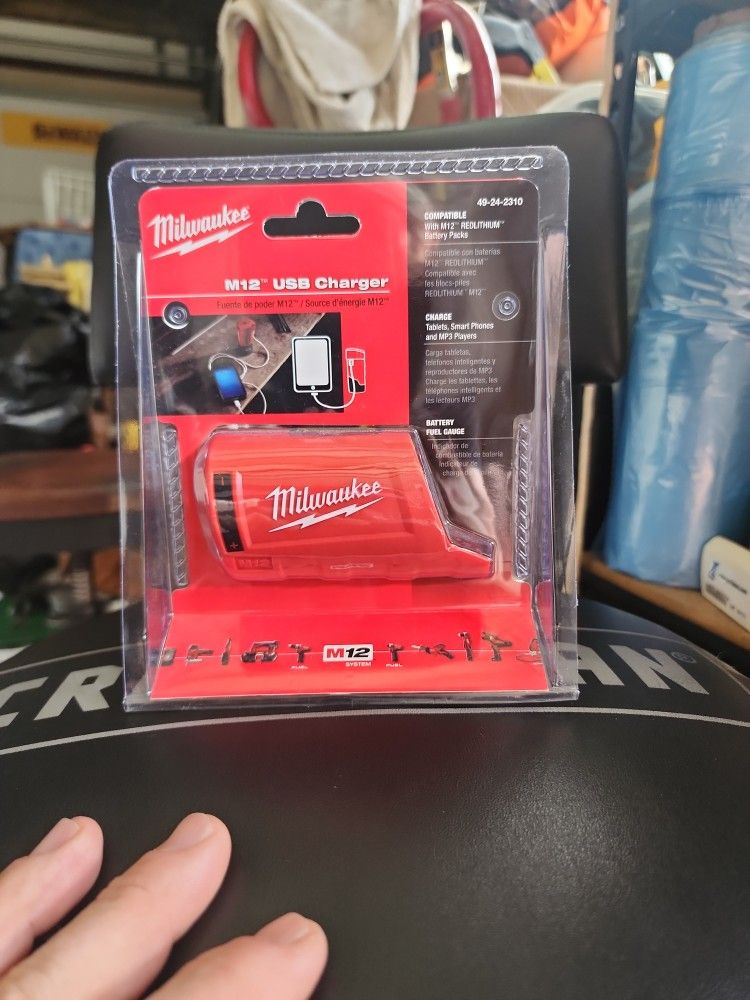 Milwaukee M12 USB Charger 49-24-2310