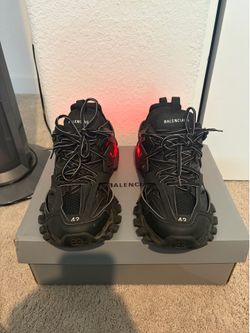 Balenciga tracks LED