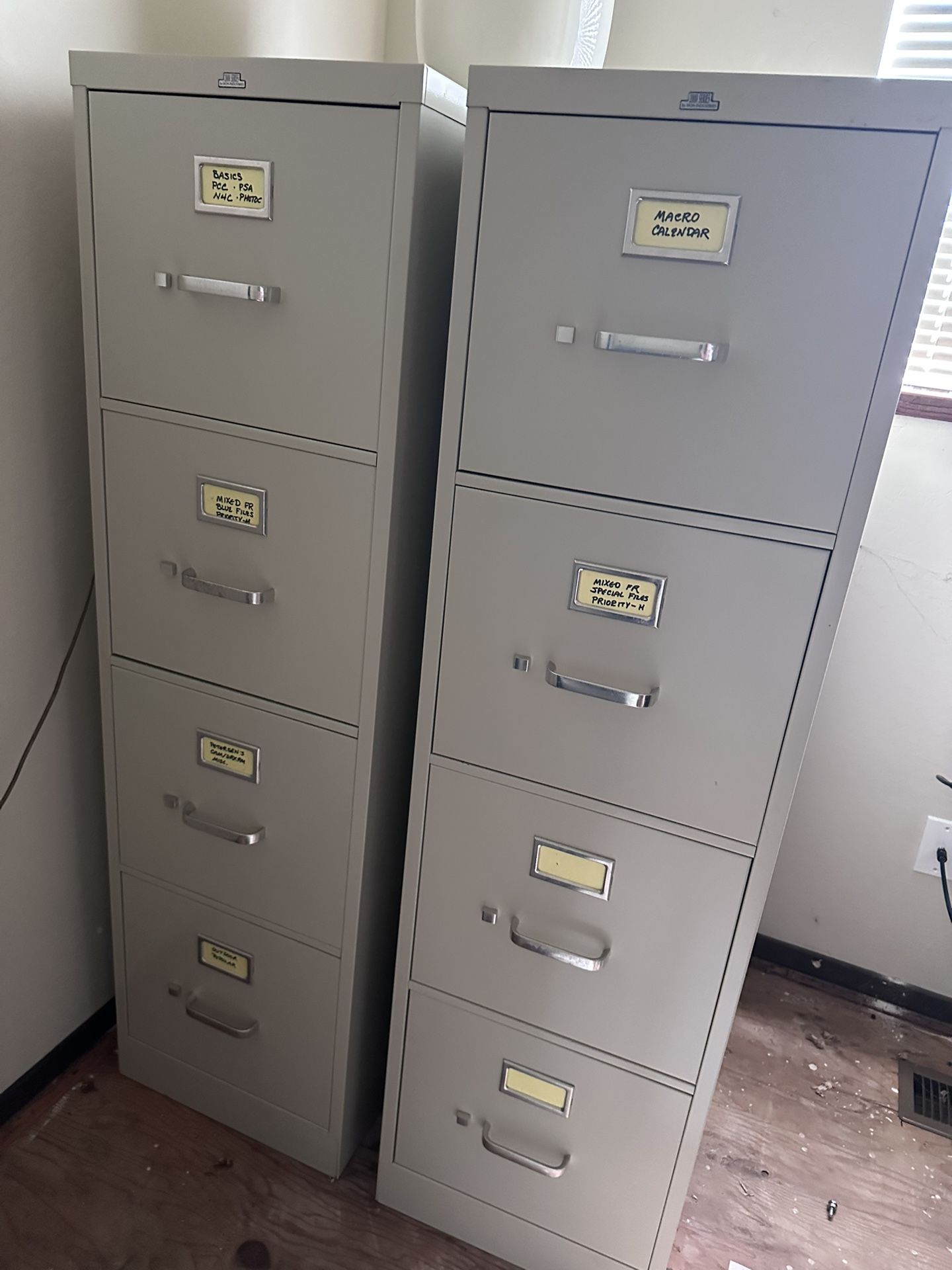 Like new 4 Drawer filing cabinets