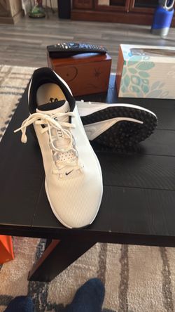 Nike White Low-Golf Shoes