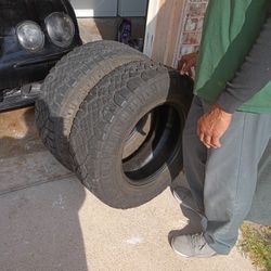 2 Goodyear tires 265/65/R17