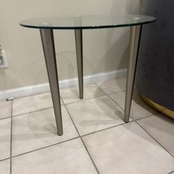 2 Glass Top with silver legs End Tables/night Stand