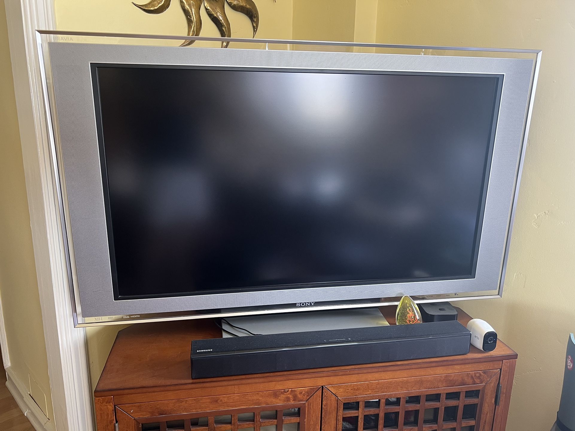 Sony KDL-46XBR2 46” TV