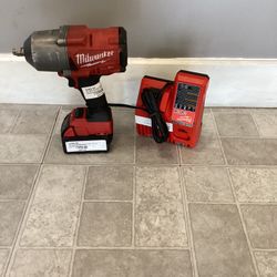 Milwaukee (2767-20) 1/2” Impact Wrench With Battery And Charger 