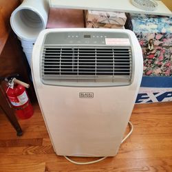 Black + Decker Portable Air Conditioner BPACT14WT  14,000 BTU **NEW CONDITION**