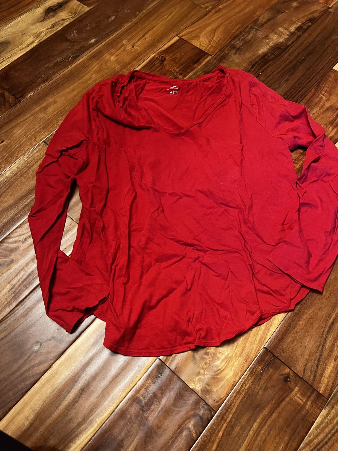 Women’s old navy solid red Long Sleeve top. Size xl