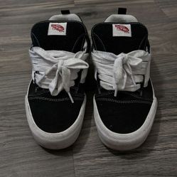 Black Knu Skool Vans 