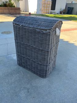 Clothing hamper