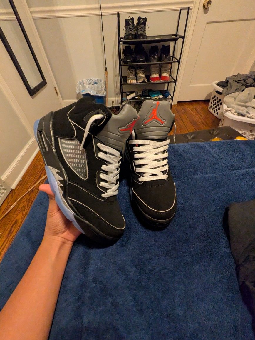 Jordan 5 Black Metallics Size 8.5 Men