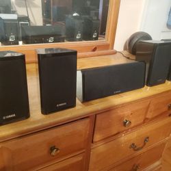 Yamaha NS-B40 5-Channel Home Theater Speaker Set, Excellent Condition