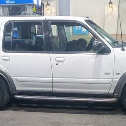 2000 Ford Explorer