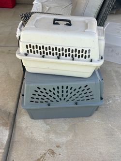 Small to medium pet kennel/ carriers