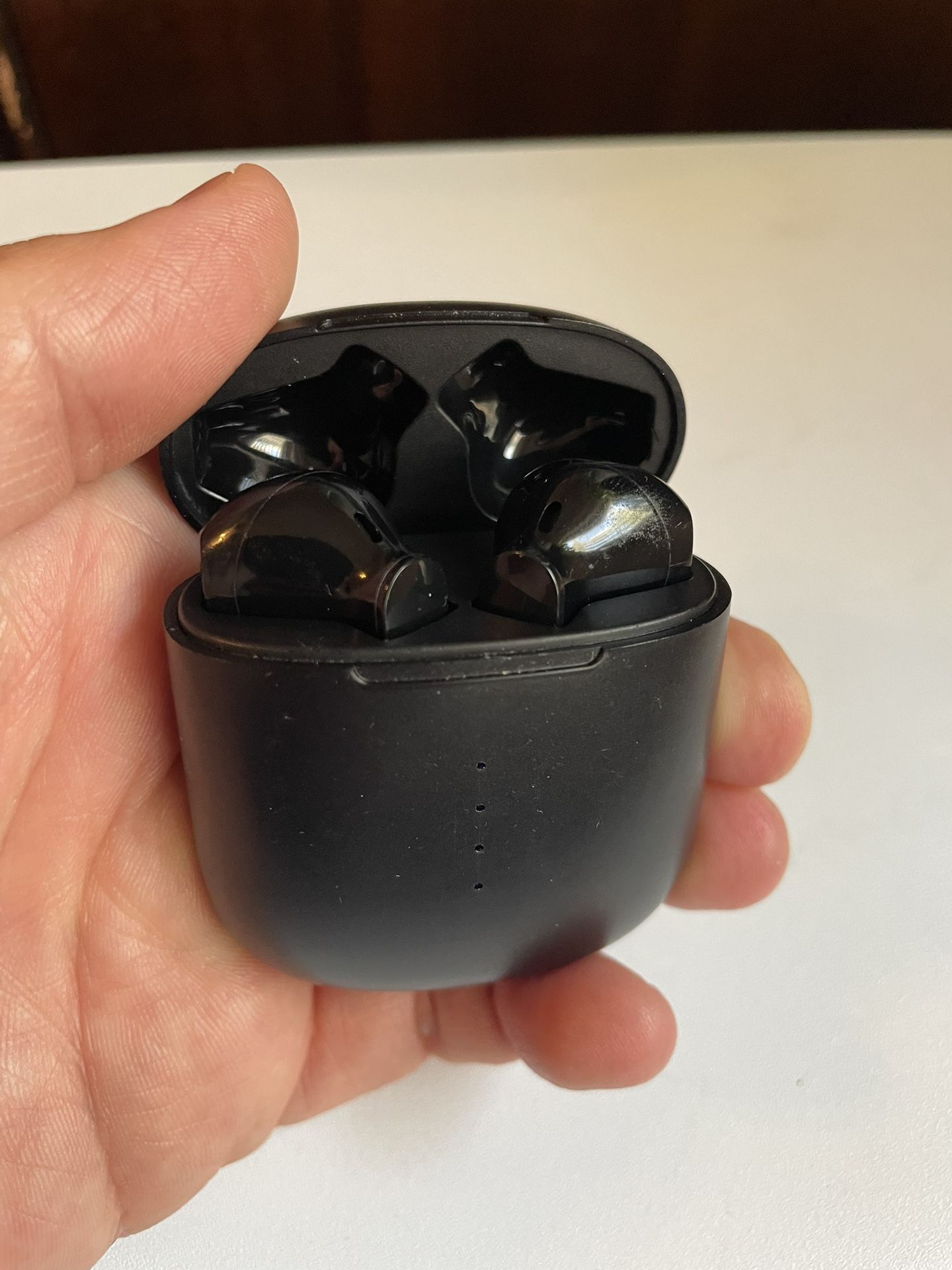 Black Wireless Bluetooth Earbuds