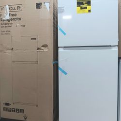 Magic Chef 10.1 cu. ft. Top Freezer Refrigerator in white. 