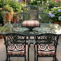 6 pcs sets 5 chairs with cusion    very nice vuntage wrought iron