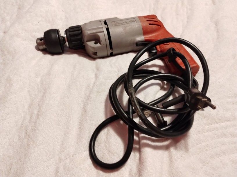 Milwaukee 3|8 Hammer Drill