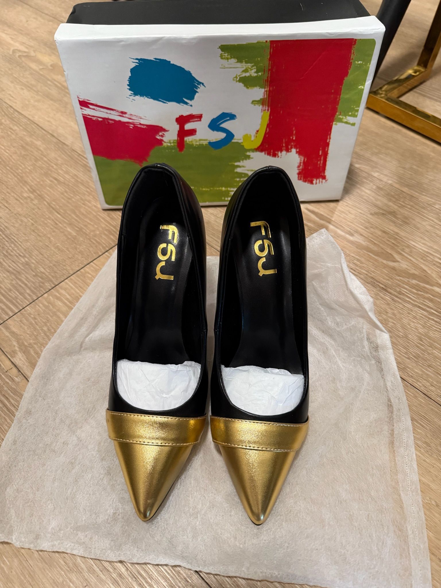 FSJ Black & Gold Pumps *** NEW!!!