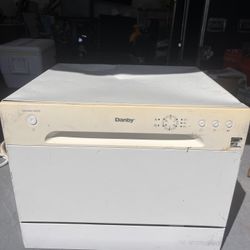 Danby 6 Settings DDW621WDB countertop dishwasher.