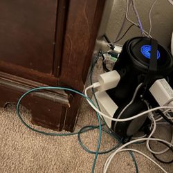 Tower power board surge protector, with 16 sockets and 5 USB ports (2 USB-C), 6-foot (about 1.8 meters) extension cable, with multiple sockets, heavy-