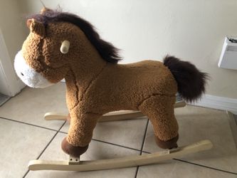 Rinding horse toy makes real noise