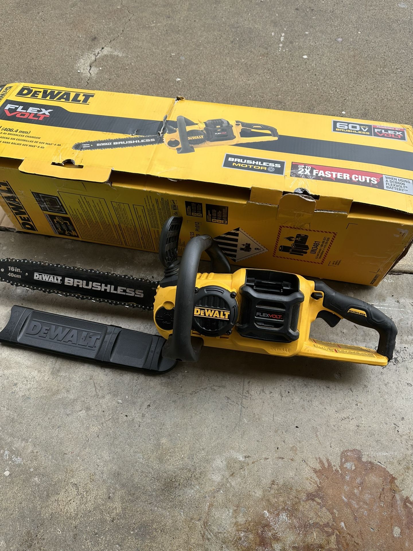DEWALT FLEXVOLT 60V MAX 16in. Brushless Cordless Battery Powered Chainsaw Kit (Tool Only)