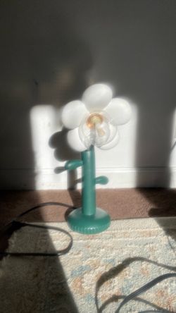 Super duper cute flower desk lamp