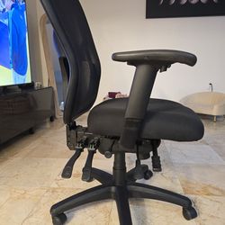 Office chair (gamer, ergonomic)