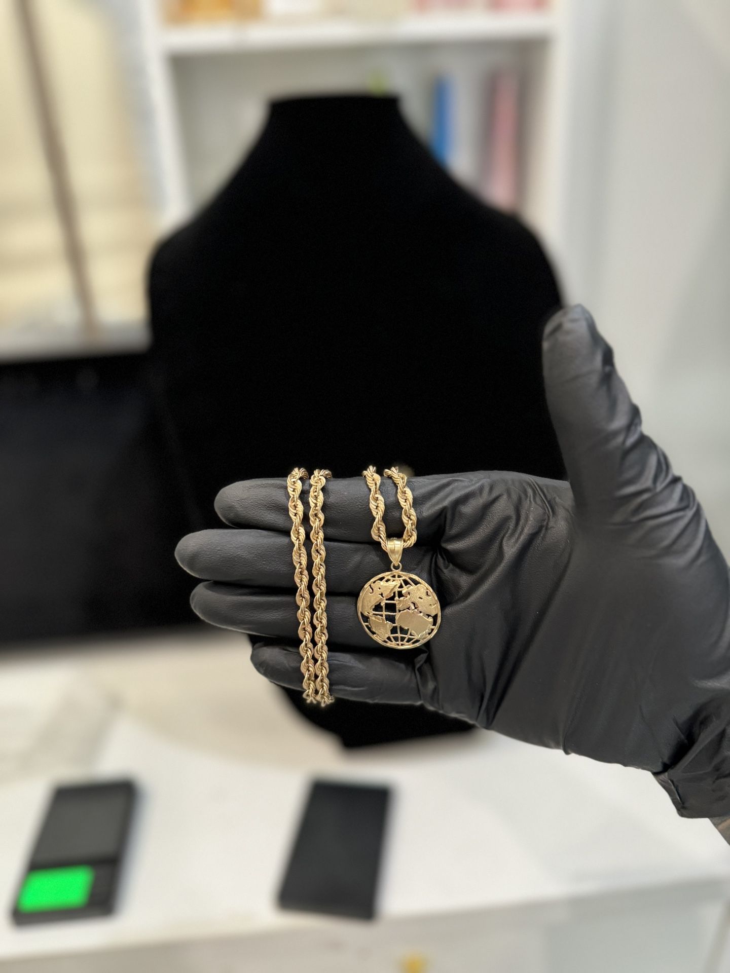 10K Gold Necklace Global Pendent