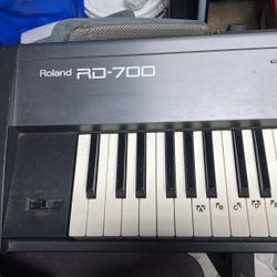 Roland RD700 Piano Keyboard Workstation