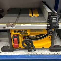 DeWALT Table Saw