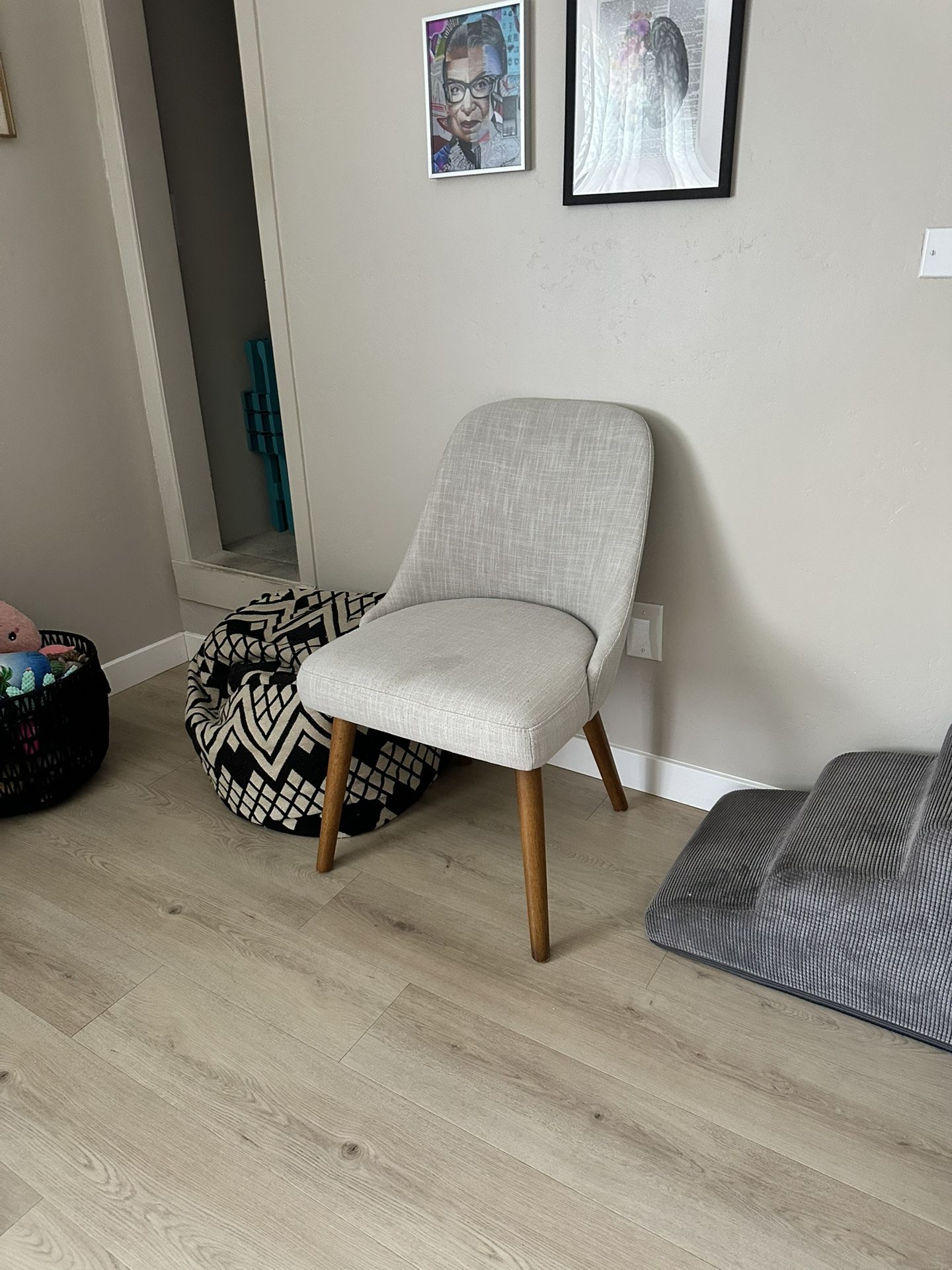 Wet Elm Cushioned Chair