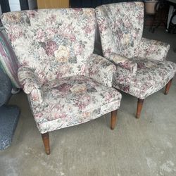 2 Accent Chairs Very Good Condition 