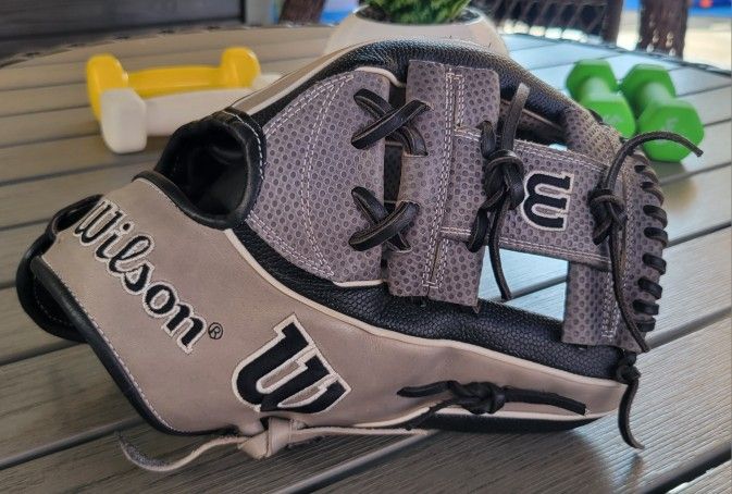 Wilson A2K 11.75 GLOVE RHT NEW ARE $385